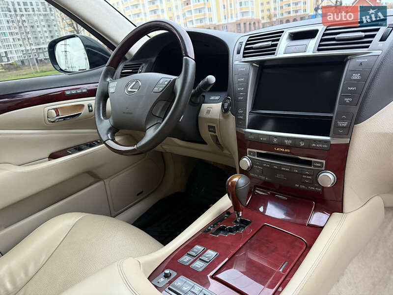 Седан Lexus LS 2011 в Ірпені
