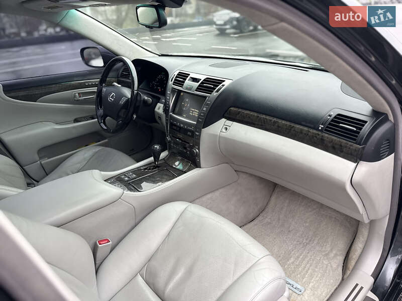 Седан Lexus LS 2007 в Чернигове