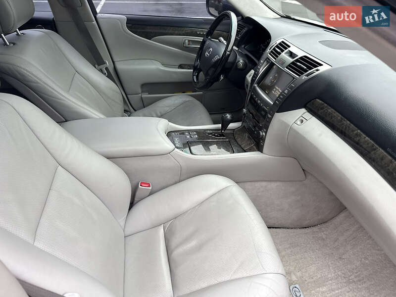 Седан Lexus LS 2007 в Чернигове