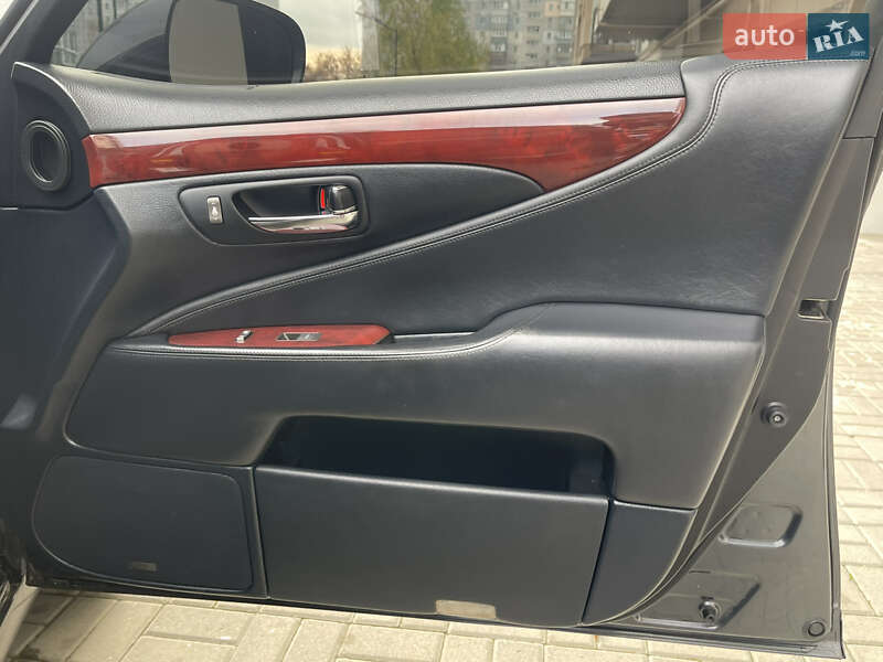 Седан Lexus LS 2007 в Днепре