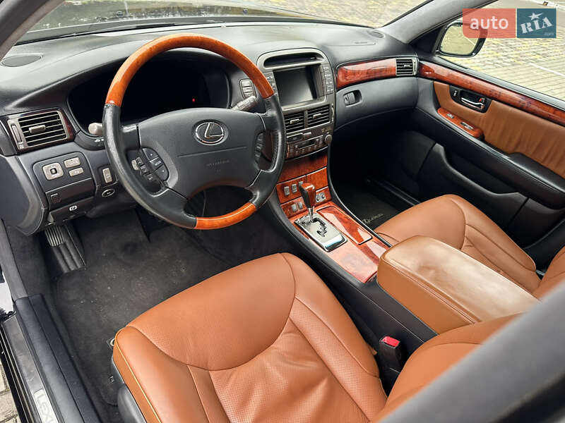 Седан Lexus LS 2004 в Луцке