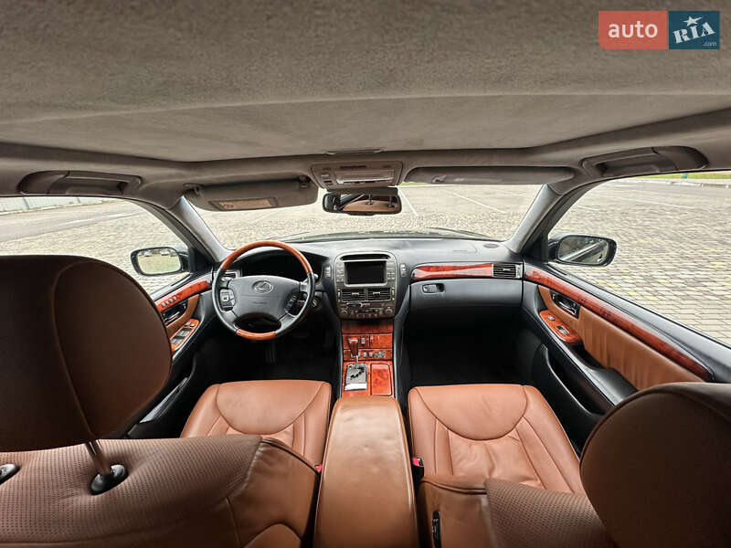 Седан Lexus LS 2004 в Луцке