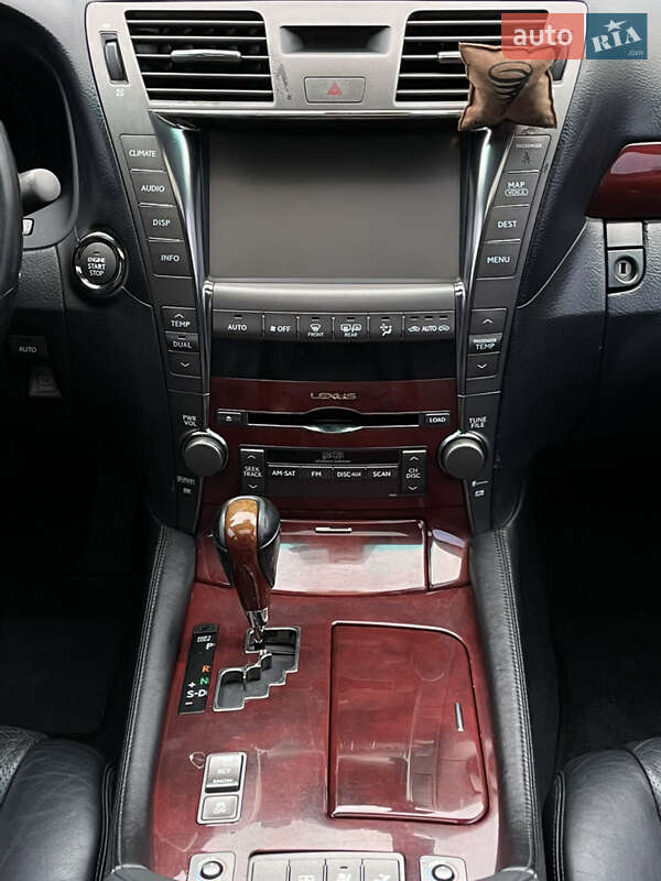 Седан Lexus LS 2007 в Луцке