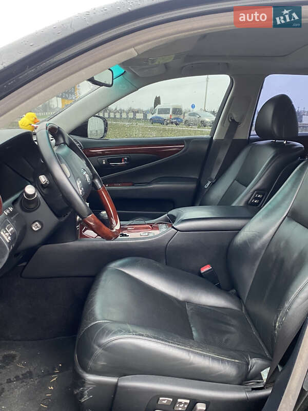 Седан Lexus LS 2008 в Луцьку