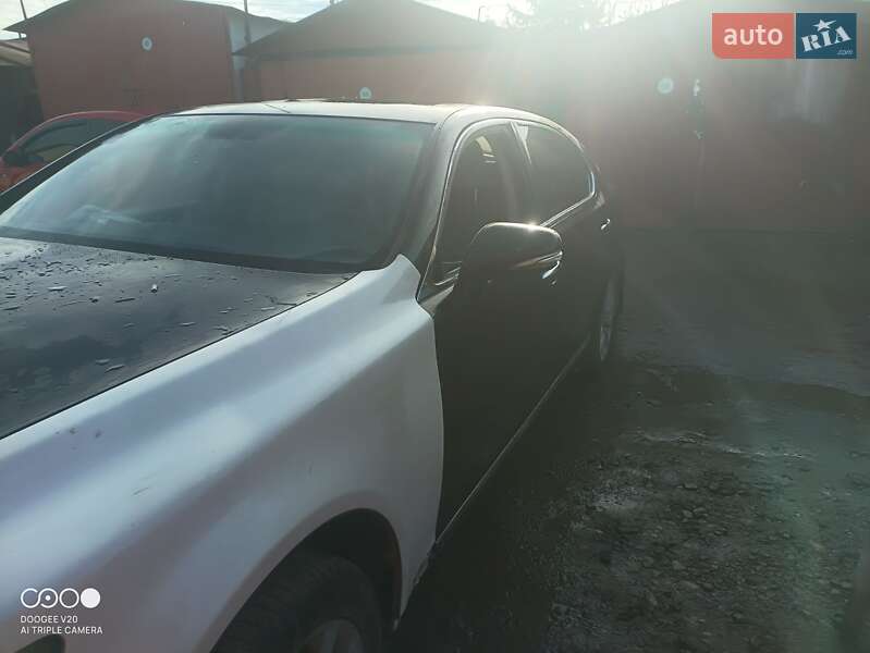 Седан Lexus LS 2010 в Дрогобыче