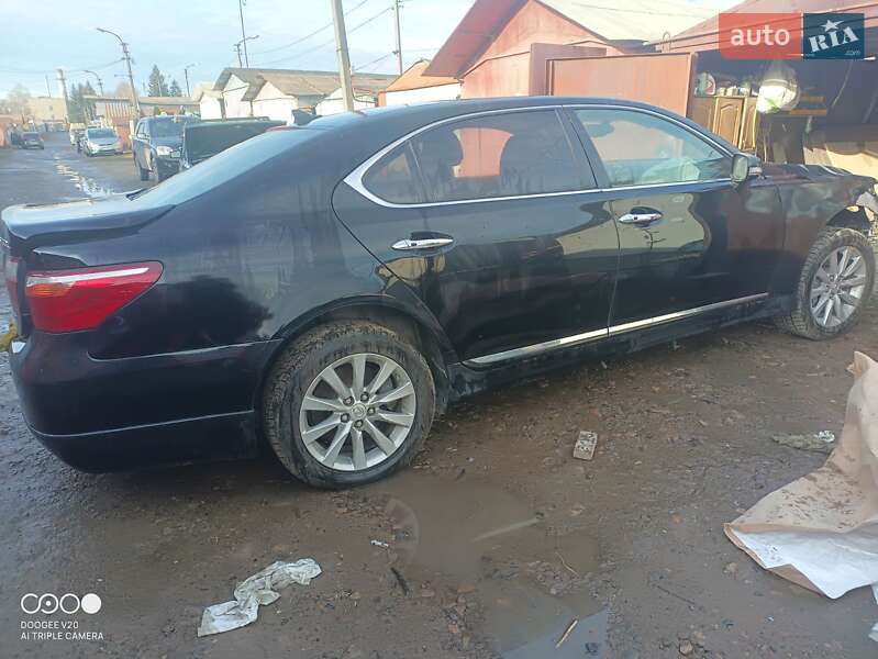 Седан Lexus LS 2010 в Дрогобыче