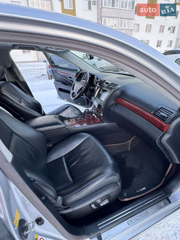 Седан Lexus LS 2007 в Виннице