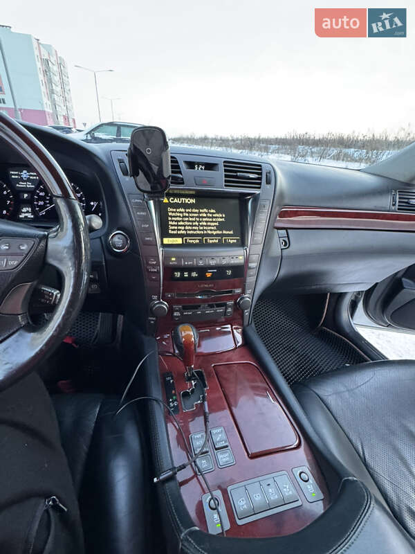 Седан Lexus LS 2007 в Виннице