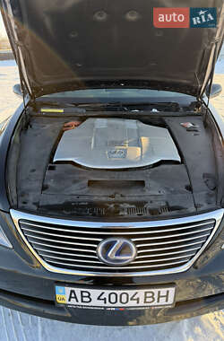 Седан Lexus LS 2008 в Виннице