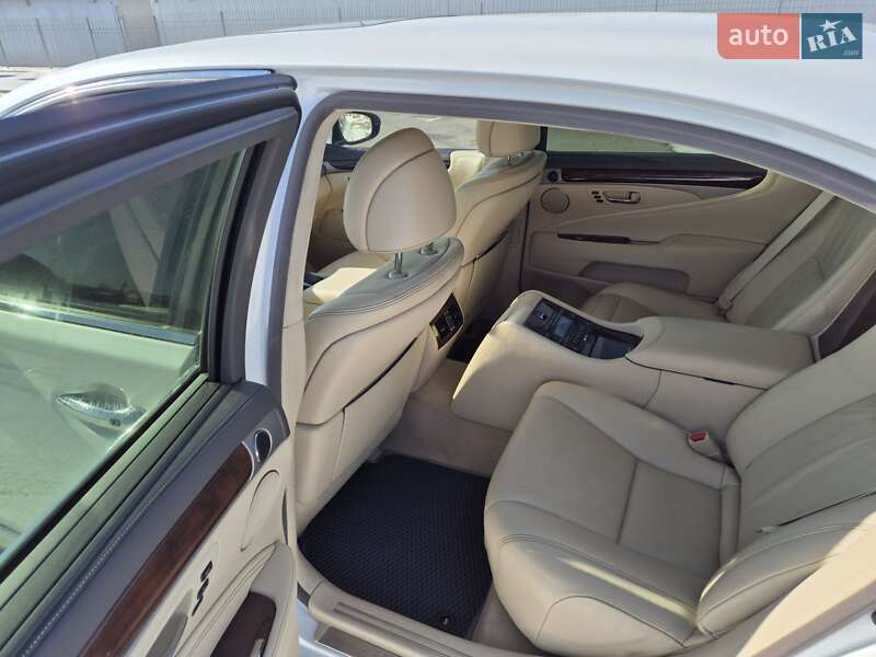 Седан Lexus LS 2013 в Киеве