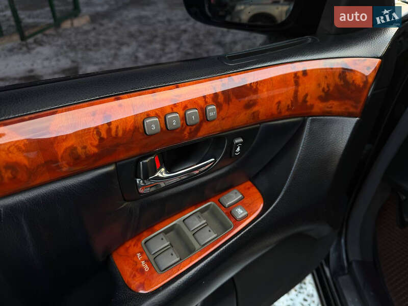 Седан Lexus LS 2004 в Дніпрі