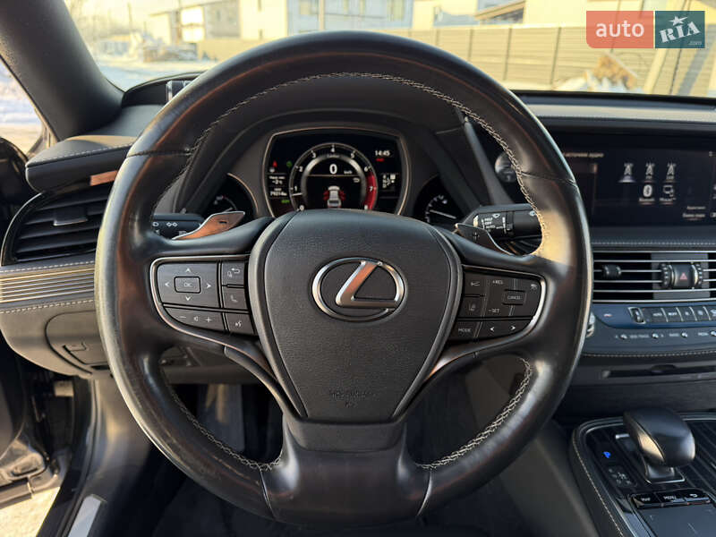 Седан Lexus LS 2018 в Стоянці