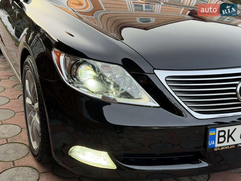 Седан Lexus LS 2007 в Вараше
