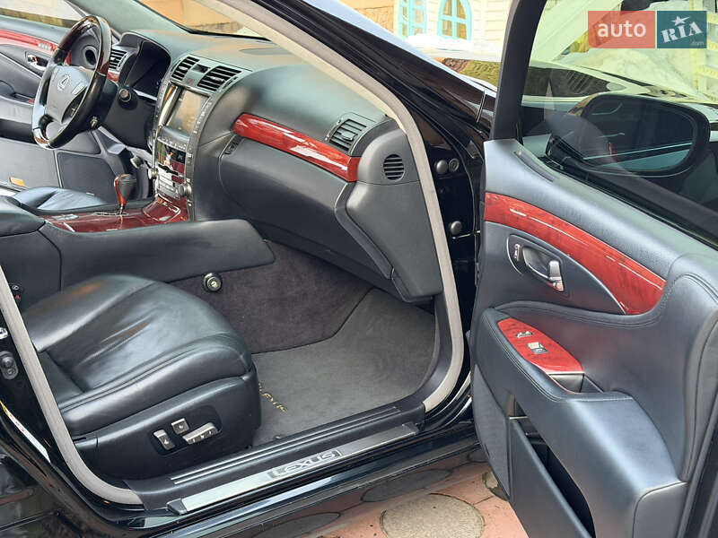 Седан Lexus LS 2007 в Вараше