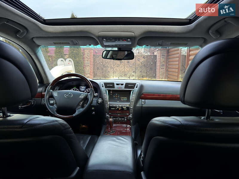 Седан Lexus LS 2007 в Вараше