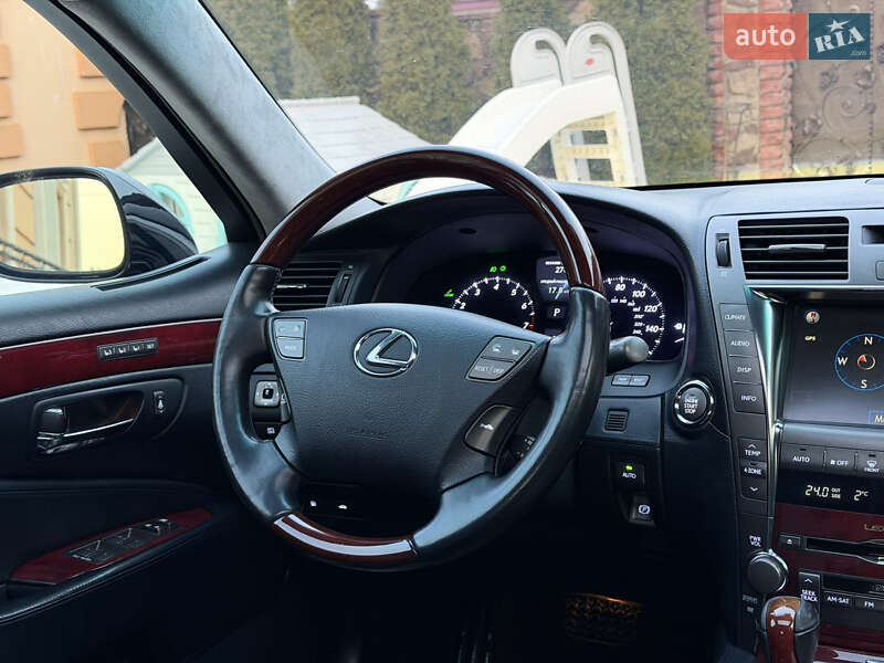 Седан Lexus LS 2007 в Вараше