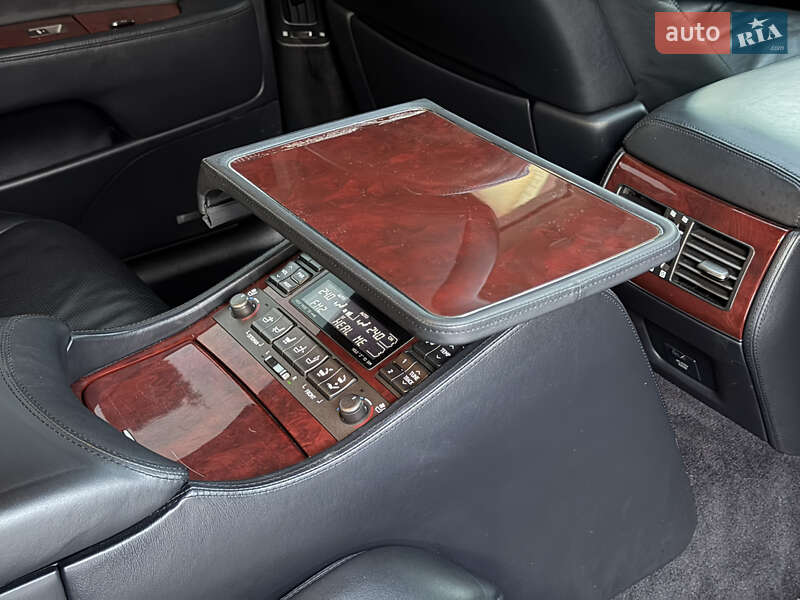 Седан Lexus LS 2007 в Вараше