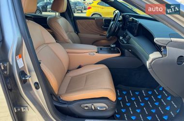 Седан Lexus LS 2022 в Ровно