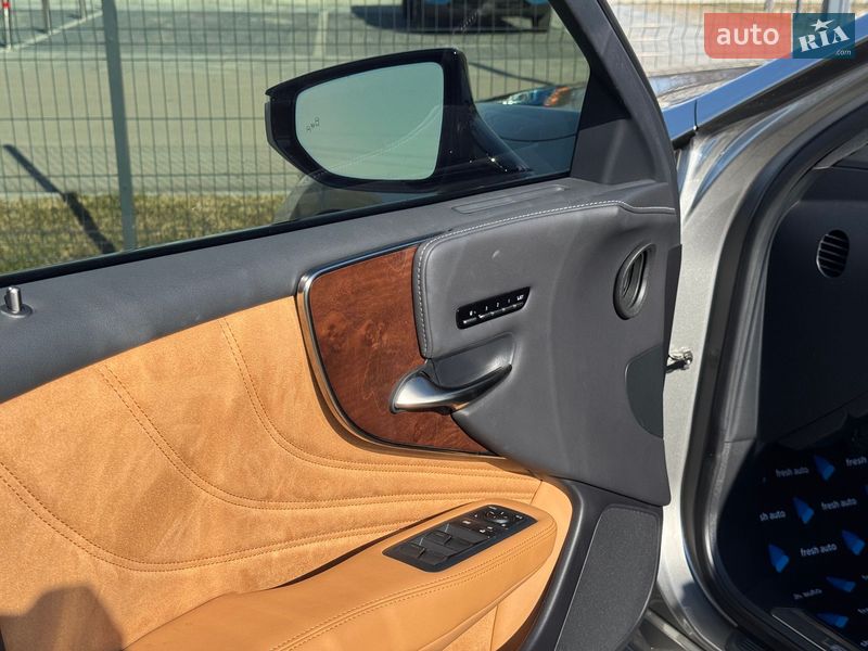 Седан Lexus LS 2022 в Ровно