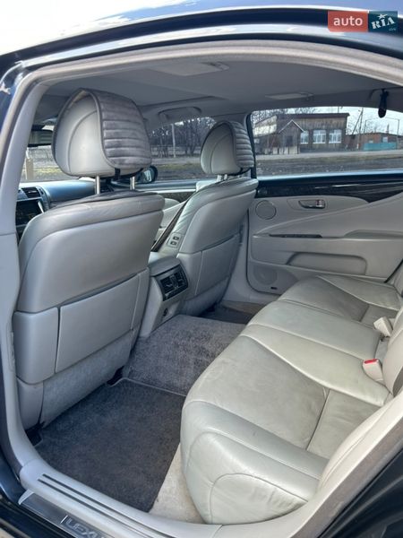 Седан Lexus LS 2007 в Врадиевке