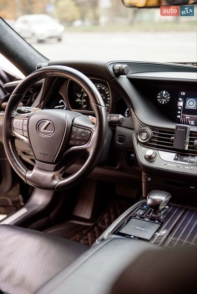 Седан Lexus LS 2018 в Ивано-Франковске