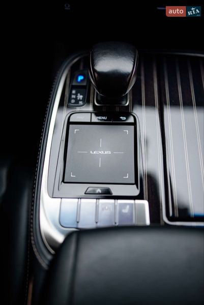 Седан Lexus LS 2018 в Ивано-Франковске
