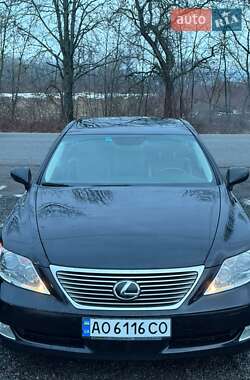 Седан Lexus LS 2008 в Іршаві