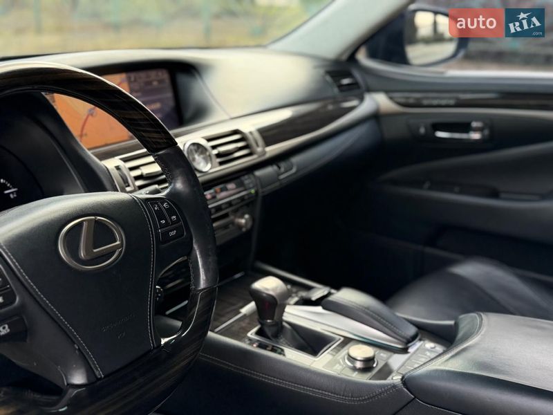 Седан Lexus LS 2013 в Ровно