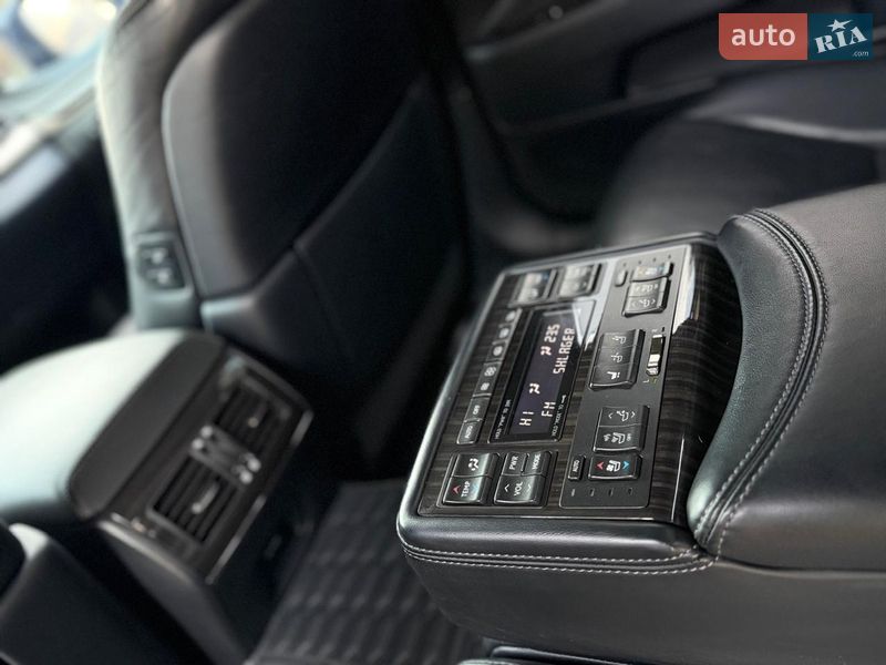 Седан Lexus LS 2013 в Ровно