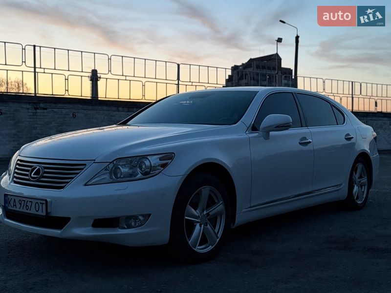 Седан Lexus LS 2010 в Сумах