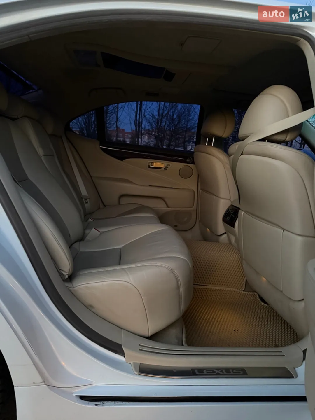 2010 Lexus LS - мініатюра 6