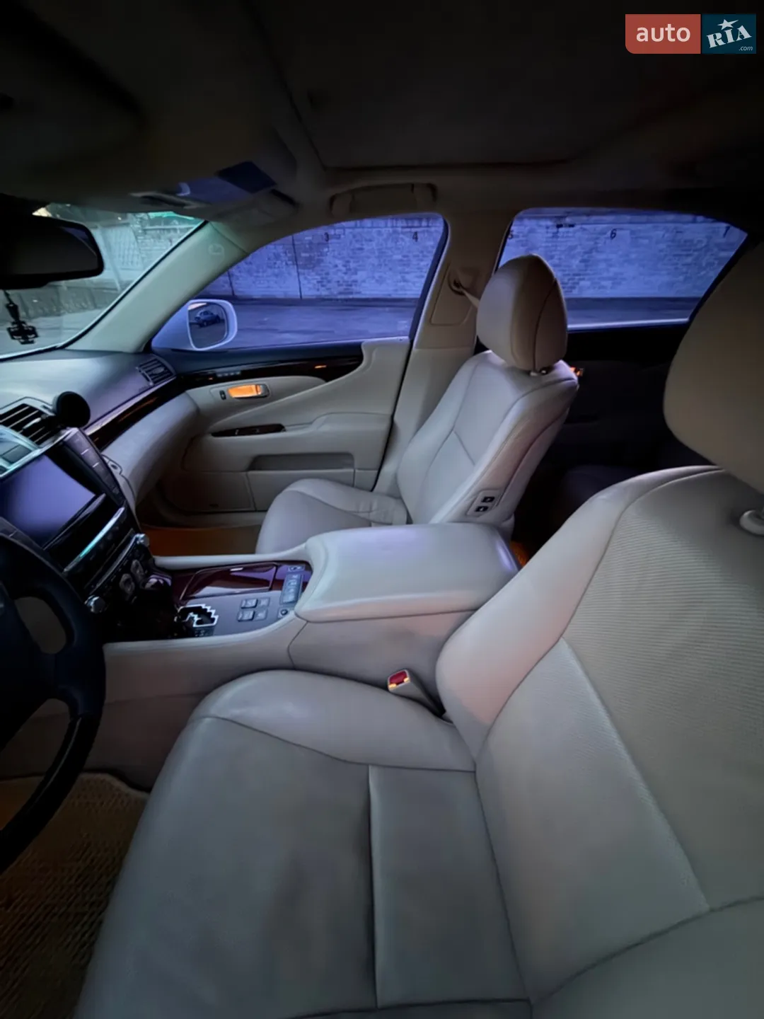 2010 Lexus LS - мініатюра 9