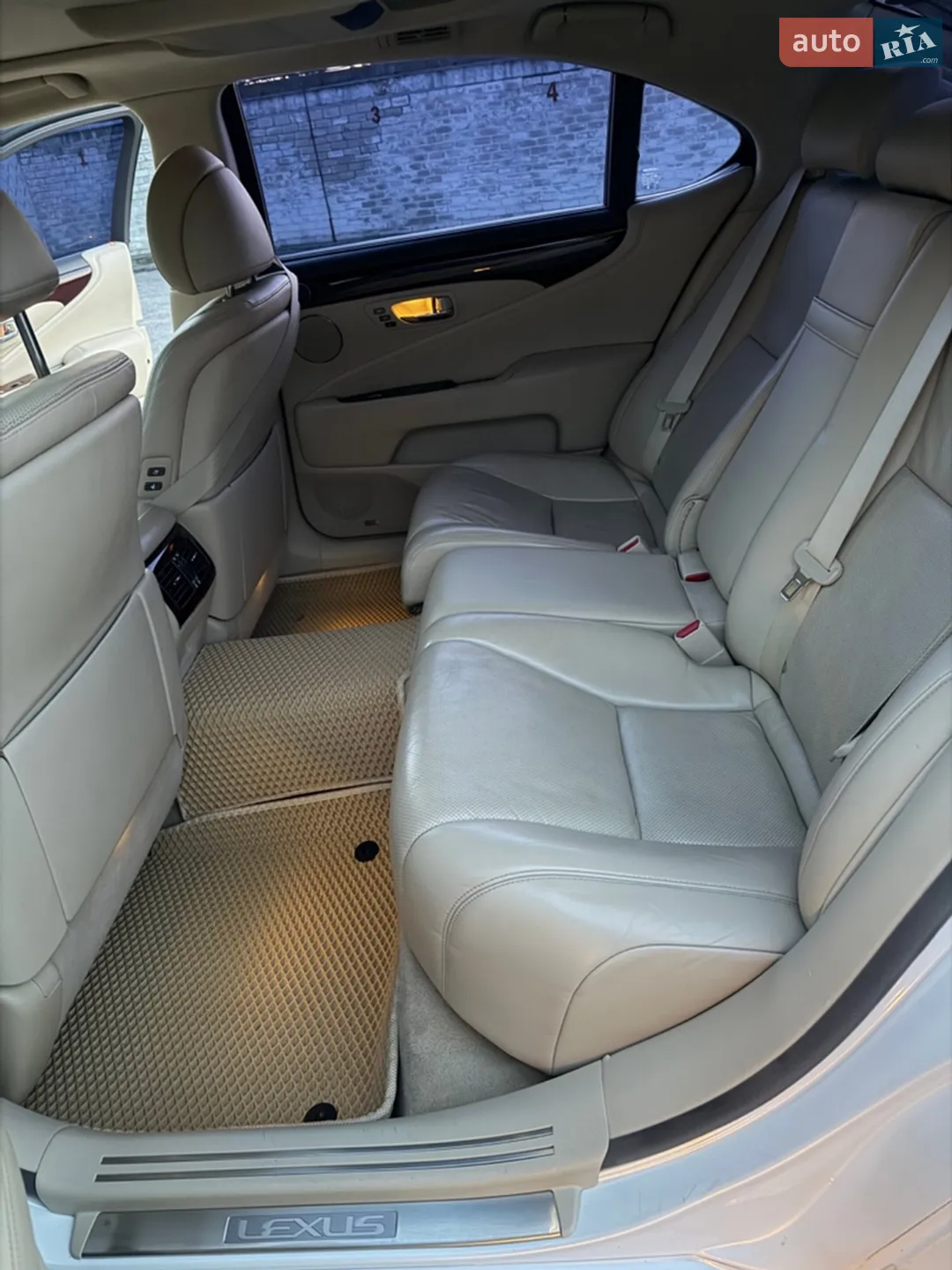 2010 Lexus LS - мініатюра 11