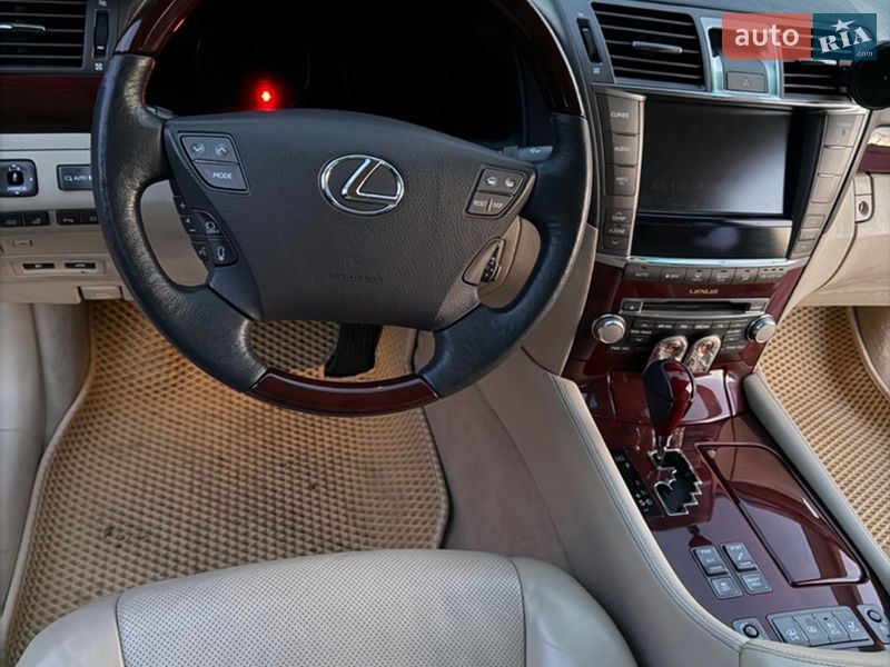 Седан Lexus LS 2010 в Сумах