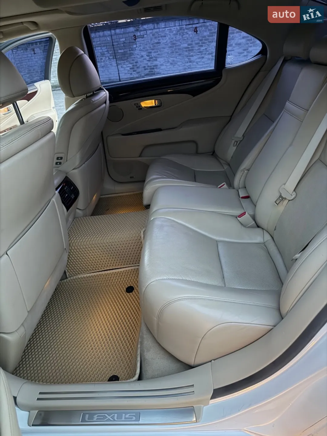 2010 Lexus LS - мініатюра 19
