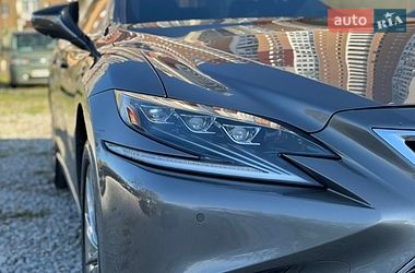 Седан Lexus LS 2018 в Киеве