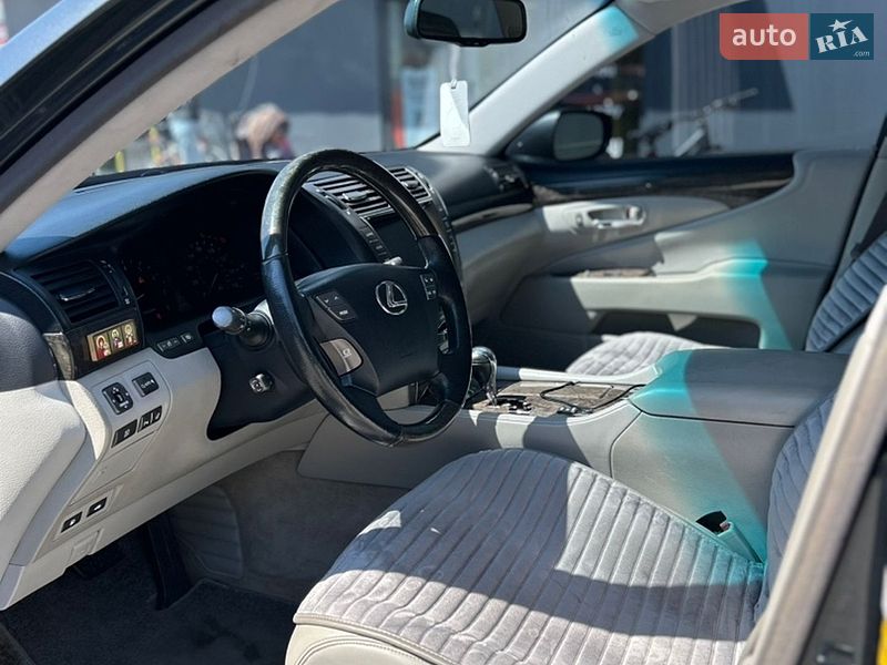 Седан Lexus LS 2007 в Врадіївці