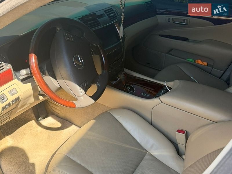 Седан Lexus LS 2007 в Луцке