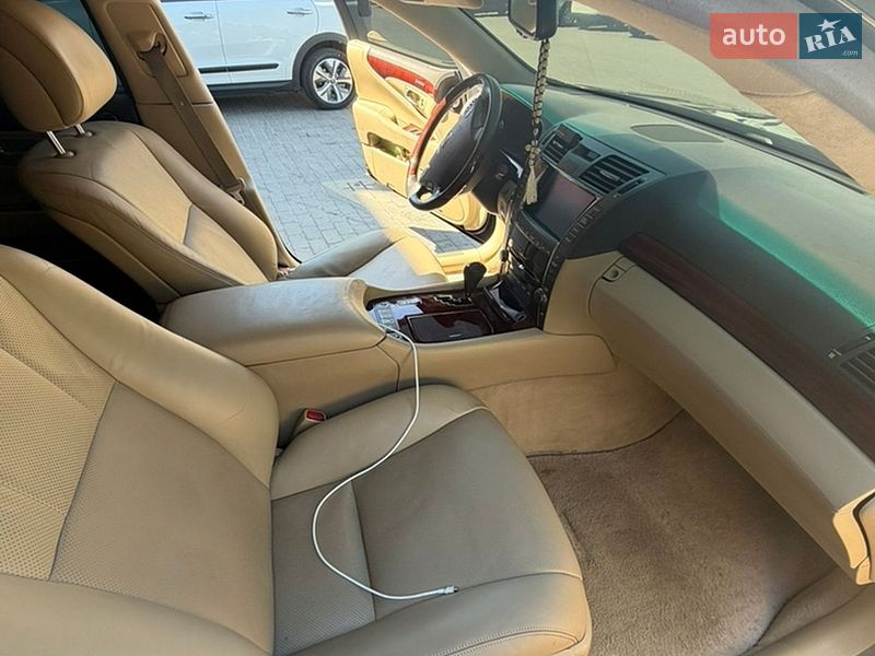 Седан Lexus LS 2007 в Луцке