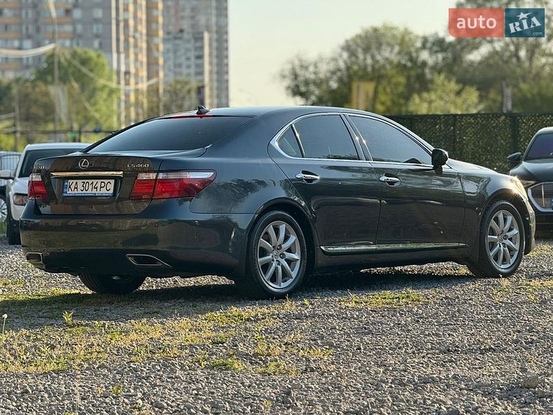Седан Lexus LS 2008 в Киеве