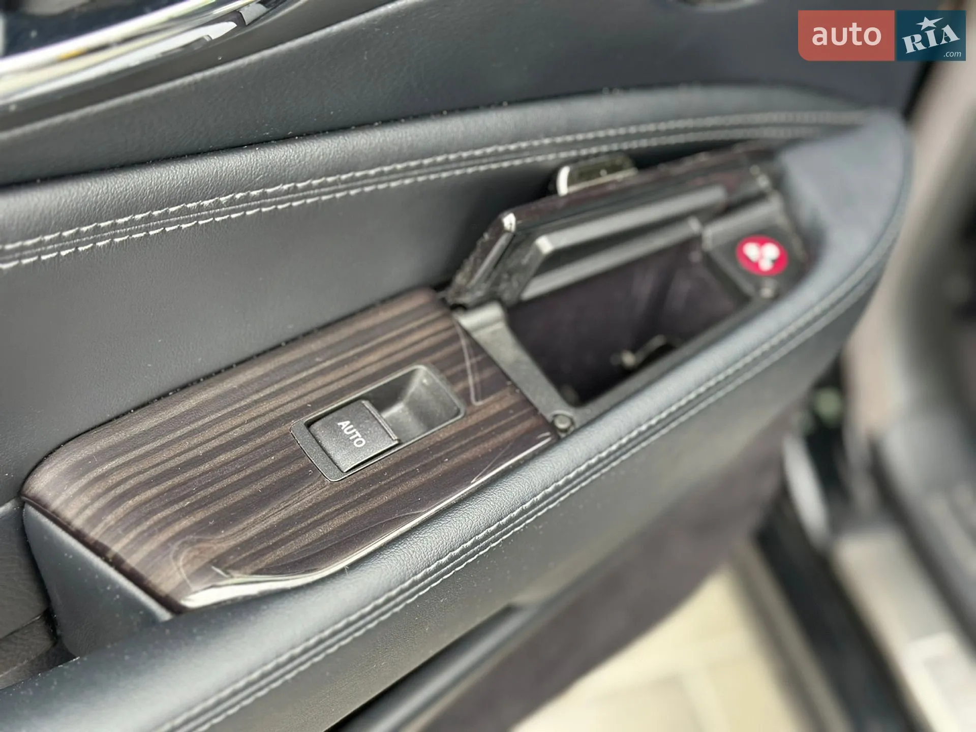 2013 Lexus LS - мініатюра 18