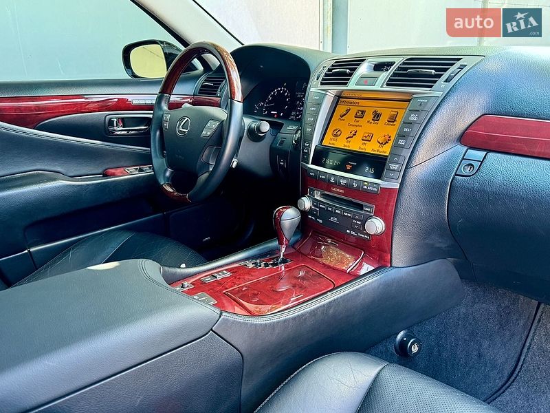 Седан Lexus LS 2011 в Киеве