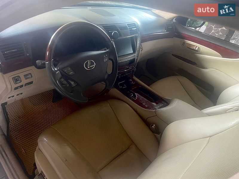 Седан Lexus LS 2007 в Вишгороді