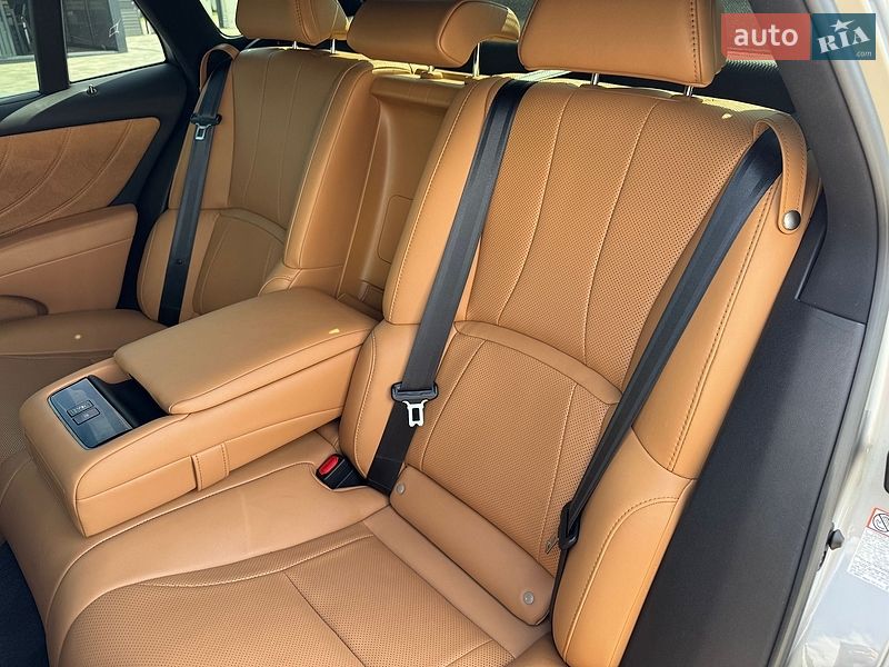 Седан Lexus LS 2022 в Рівному
