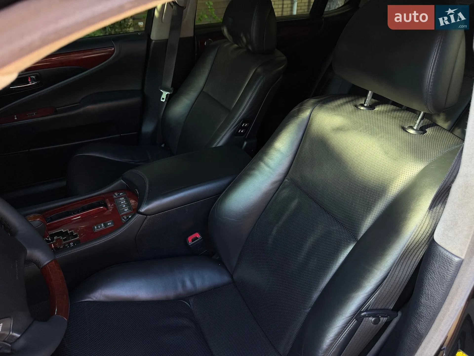 Lexus LS 2008 VIN JTHGL46F105032501 фото оголошення 9 з 16