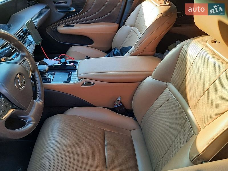 Lexus LS 2019