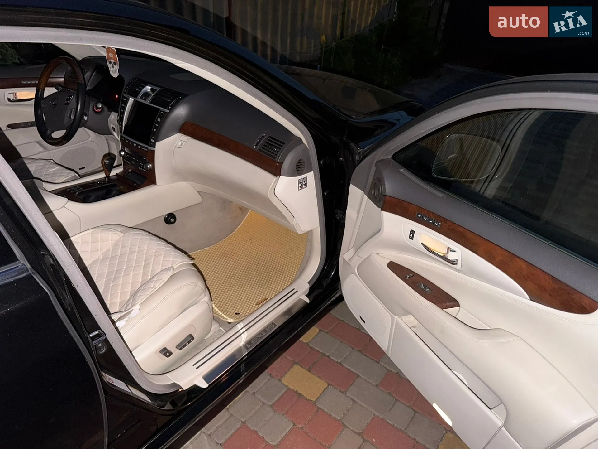 2011 Lexus LS - мініатюра 6