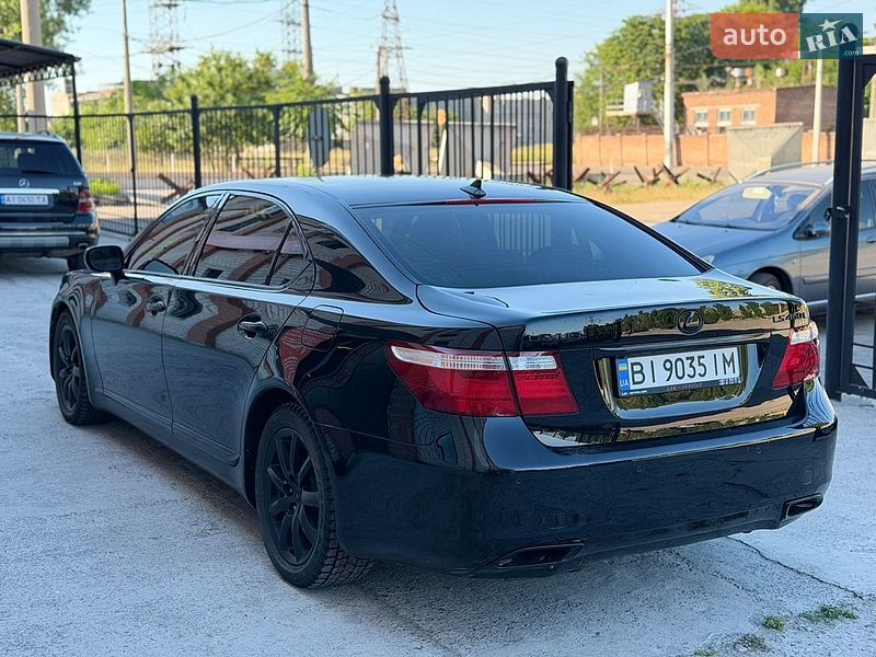 Седан Lexus LS 2007 в Кременчуці