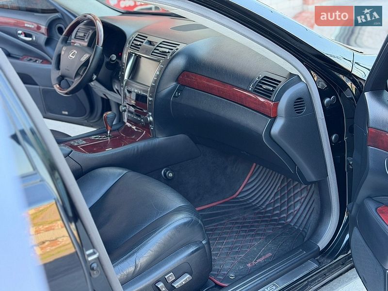 Седан Lexus LS 2007 в Кременчуці