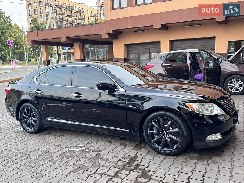 Седан Lexus LS 2007 в Бродах